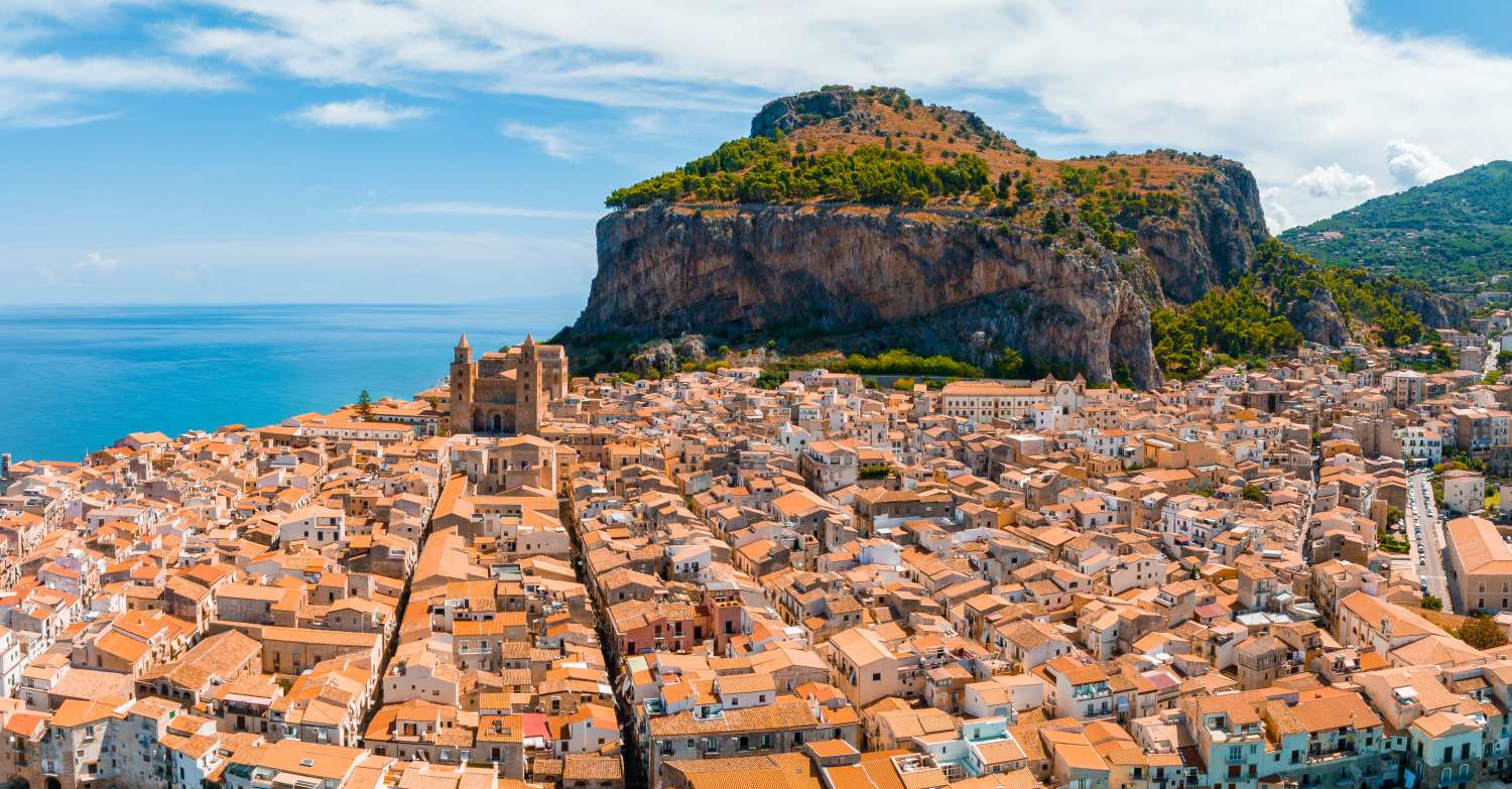 Il centro storico di Cefalù, la Cattedrale e la Rocca